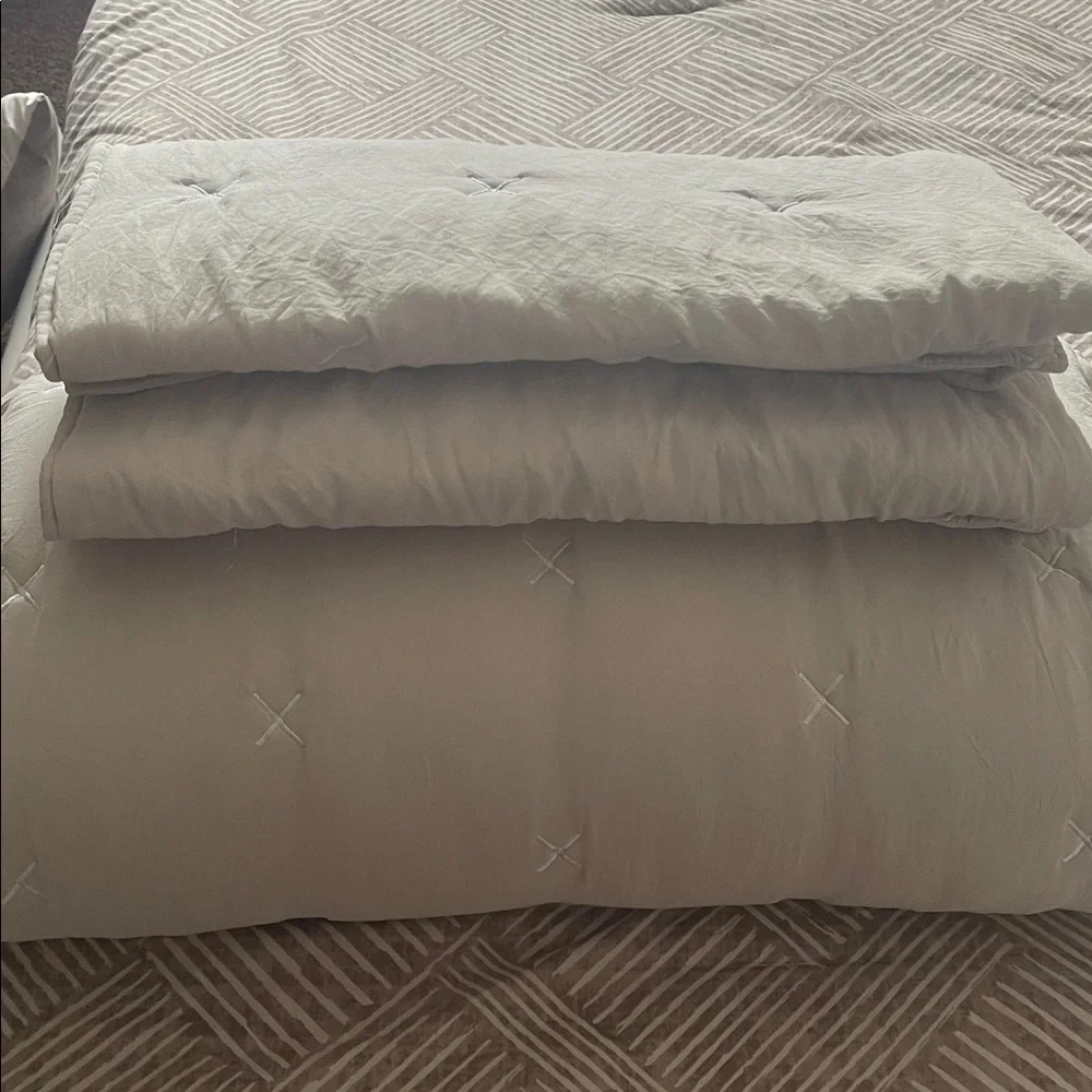 Elegant Cream Bedding Set